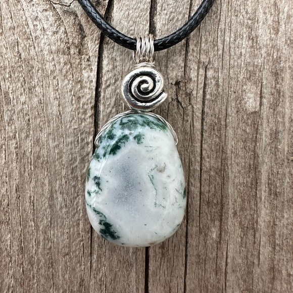 Tree Agate Necklace Symbolizes Strength and Stamina. - Picture 7 of 8